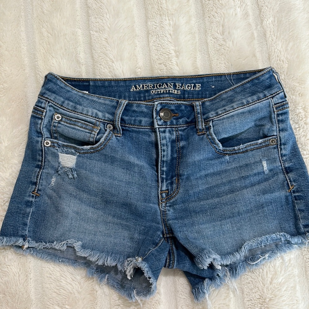 Denim American eagle shorts.